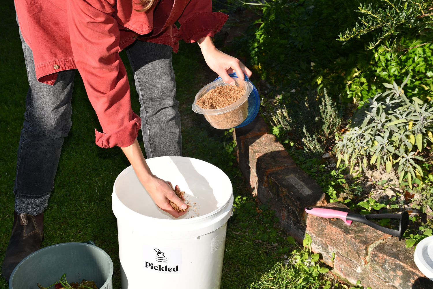 sprinkle bokashi starter in Pickled bucket